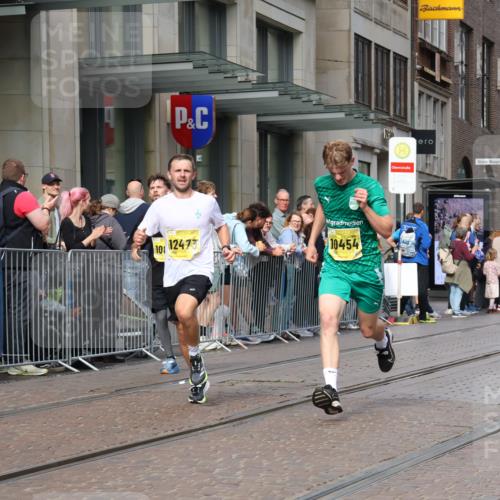 13.09.2026 - 21. swb-Marathon Bremen Strokosch-Dieckow http://msf.ph/oto/10288781 13.09.2026 10:44:35 Ziel 10096, 10266, 10628, 10735, 11692, 11704, 12302, 12425, 10454, 10806, 10861, 10956, 11148, 11438, 11615, 12473 meine-sportfotos.de