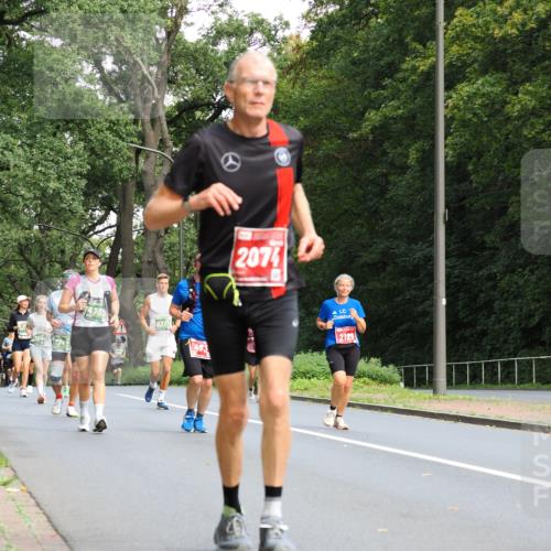 13.09.2026 - 21. swb-Marathon Bremen TobiasT http://msf.ph/oto/10288812 13.09.2026 12:26:10 Laufen 2074, 6377, 483, 24, 2129 meine-sportfotos.de