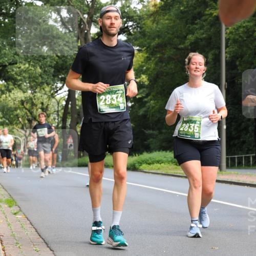 13.09.2026 - 21. swb-Marathon Bremen TobiasT http://msf.ph/oto/10288972 13.09.2026 12:26:47 Laufen 2834, 026, 2835 meine-sportfotos.de