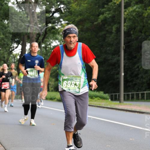 13.09.2026 - 21. swb-Marathon Bremen TobiasT http://msf.ph/oto/10289105 13.09.2026 12:27:14 Laufen 1003, 5401, 6983 meine-sportfotos.de