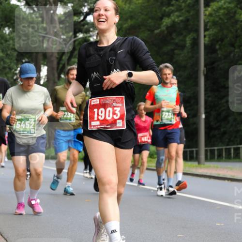 13.09.2026 - 21. swb-Marathon Bremen TobiasT http://msf.ph/oto/10289147 13.09.2026 12:27:21 Laufen 5452, 1903, 0160, 21, 126, 7234 meine-sportfotos.de