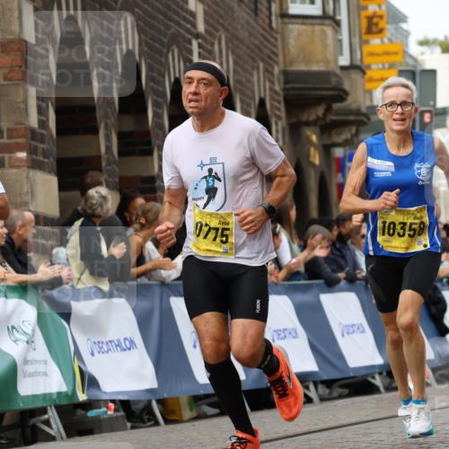 13.09.2026 - 21. swb-Marathon Bremen Strokosch-Dieckow http://msf.ph/oto/10289423 13.09.2026 10:42:37 Ziel 11375, 11630, 11895, 12395, 12525, 13585, 10235, 10312, 10816, 12281 meine-sportfotos.de