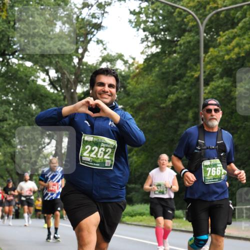 13.09.2026 - 21. swb-Marathon Bremen TobiasT http://msf.ph/oto/10289451 13.09.2026 12:28:20 Laufen 2262, 5292, 21, 26, 766 meine-sportfotos.de