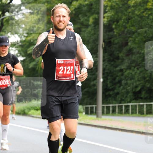13.09.2026 - 21. swb-Marathon Bremen TobiasT http://msf.ph/oto/10289532 13.09.2026 12:28:30 Laufen 2002, 2128, 21, 20 meine-sportfotos.de