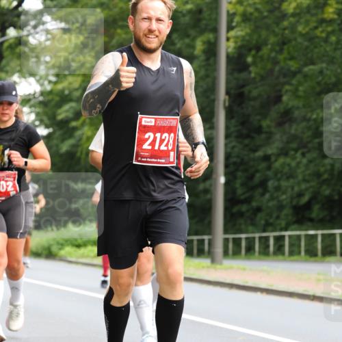 13.09.2026 - 21. swb-Marathon Bremen TobiasT http://msf.ph/oto/10289546 13.09.2026 12:28:30 Laufen 02, 2128, 21, 26 meine-sportfotos.de