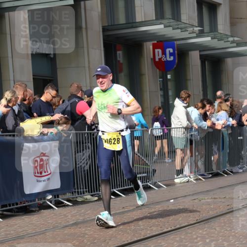 13.09.2026 - 21. swb-Marathon Bremen Strokosch-Dieckow http://msf.ph/oto/10289650 13.09.2026 10:44:50 Ziel 10096, 10143, 10214, 10398, 10735, 10866, 11020, 11396, 11695, 12054, 13591, 10266, 10454, 10628, 10806, 10861, 11615, 11692, 11704, 12302, 12425, 12473 meine-sportfotos.de