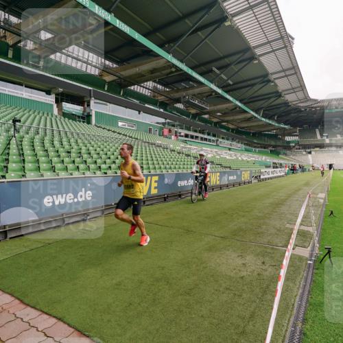 13.09.2026 - 21. swb-Marathon Bremen Michael Burmester http://msf.ph/oto/10290268 13.09.2026 10:14:43 Laufen im Stadion 13525 meine-sportfotos.de