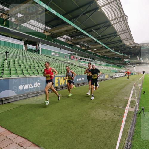 13.09.2026 - 21. swb-Marathon Bremen Michael Burmester http://msf.ph/oto/10290320 13.09.2026 10:15:52 Laufen im Stadion 10597, 12272, 13501, 13515, 13525, 13547, 13567, 13627, 13635 meine-sportfotos.de