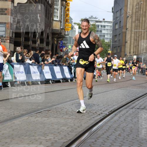 13.09.2026 - 21. swb-Marathon Bremen Strokosch-Dieckow http://msf.ph/oto/10290398 13.09.2026 10:45:31 Ziel 10096, 10143, 10214, 10398, 10866, 11020, 11396, 11695, 12054, 12475, 13591, 10464, 10541, 10583, 10987, 11015, 11063, 11279, 11559, 11845, 12087, 12290, 12355, 13532, 13595, 13628 meine-sportfotos.de