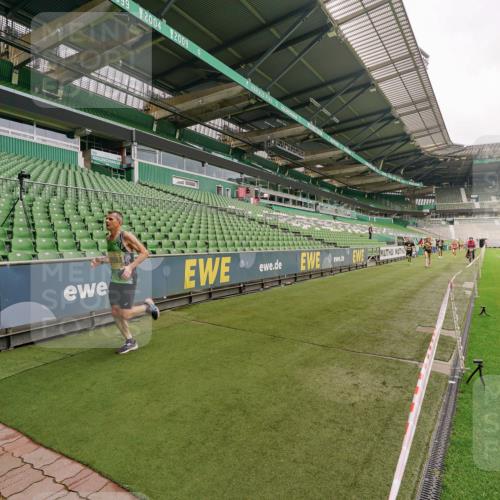13.09.2026 - 21. swb-Marathon Bremen Michael Burmester http://msf.ph/oto/10290494 13.09.2026 10:17:55 Laufen im Stadion 10597, 12457, 12458, 13501, 13504, 13510, 13515, 13517, 13522, 13533, 13536, 13542, 13543, 13554, 13561, 13567, 13569, 13571, 13572, 13573, 13576, 13579, 13582, 13602, 13603, 13604, 13623, 13630, 13632, 13635, 13643, 13525 meine-sportfotos.de