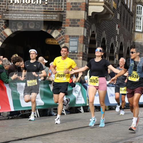 13.09.2026 - 21. swb-Marathon Bremen Strokosch-Dieckow http://msf.ph/oto/10290505 13.09.2026 10:45:39 Ziel 10143, 10318, 10398, 10866, 11020, 11232, 11396, 11478, 11695, 11835, 12054, 12475, 12534, 10436, 10464, 10987, 11015, 11063, 11279, 11559, 11762, 11845, 12033, 12069, 12087, 13595 meine-sportfotos.de