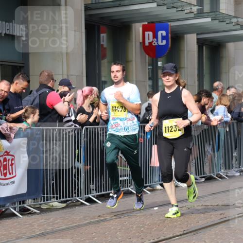 13.09.2026 - 21. swb-Marathon Bremen Strokosch-Dieckow http://msf.ph/oto/10290615 13.09.2026 10:45:20 Ziel 10318, 10352, 10464, 10536, 10541, 10583, 10987, 11015, 11063, 11088, 11209, 11232, 11279, 11478, 11559, 11749, 11762, 11845, 12087, 12290, 12355, 12534, 13532, 13595, 13628, 10096, 10143, 10214, 10398, 10866, 11020, 11396, 11478, 11695, 11835, 12054, 12475, 13591 meine-sportfotos.de