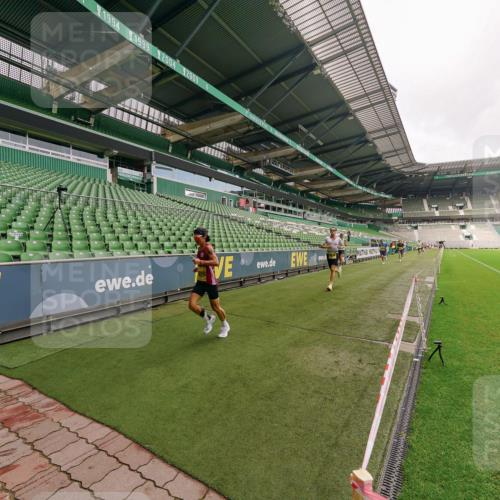 13.09.2026 - 21. swb-Marathon Bremen Michael Burmester http://msf.ph/oto/10290670 13.09.2026 10:19:32 Laufen im Stadion 10366, 10475, 10994, 11197, 11418, 11481, 11512, 11652, 12358, 12413, 12457, 13505, 13530, 13533, 13534, 13536, 13540, 13541, 13543, 13550, 13554, 13560, 13564, 13571, 13573, 13581, 13582, 13599, 13601, 13602, 13605, 13610, 13618, 13622, 13632, 13633, 13638, 13639, 13643, 10597, 12272, 13501, 13515, 13517, 13525, 13542, 13547, 13567, 13623, 13627, 13635 meine-sportfotos.de