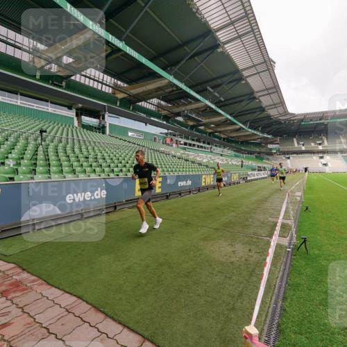 13.09.2026 - 21. swb-Marathon Bremen Michael Burmester http://msf.ph/oto/10290695 13.09.2026 10:19:38 Laufen im Stadion 10366, 10475, 10994, 11176, 11197, 11418, 11481, 11512, 11652, 12358, 12413, 13505, 13530, 13533, 13534, 13536, 13540, 13541, 13543, 13550, 13558, 13560, 13564, 13573, 13581, 13582, 13588, 13599, 13601, 13605, 13610, 13618, 13622, 13632, 13633, 13638, 13639, 13643, 10597, 12272, 13501, 13515, 13517, 13525, 13542, 13547, 13567, 13579, 13623, 13627, 13635 meine-sportfotos.de