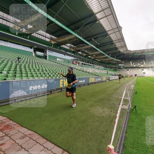 13.09.2026 - 21. swb-Marathon Bremen Michael Burmester http://msf.ph/oto/10290809 13.09.2026 10:20:38 Laufen im Stadion 10261, 10262, 10366, 10475, 10818, 10961, 10994, 11067, 11068, 11142, 11176, 11197, 11418, 11512, 11964, 12289, 12324, 12358, 12413, 12456, 12513, 12540, 13505, 13514, 13530, 13540, 13541, 13548, 13558, 13560, 13575, 13583, 13588, 13590, 13601, 13605, 13606, 13610, 13619, 13633, 13637, 10597, 12272, 12458, 13501, 13504, 13510, 13515, 13517, 13522, 13542, 13547, 13561, 13567, 13569, 13579, 13623, 13635 meine-sportfotos.de
