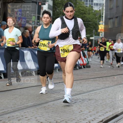 13.09.2026 - 21. swb-Marathon Bremen Strokosch-Dieckow http://msf.ph/oto/10290819 13.09.2026 11:16:06 Ziel 10572, 10900, 11307, 11778, 11897, 11940, 12137, 11026, 11081, 11139, 11181, 11200, 11264, 11385, 11448, 11573, 11768, 12057, 12151, 12539, 13508 meine-sportfotos.de