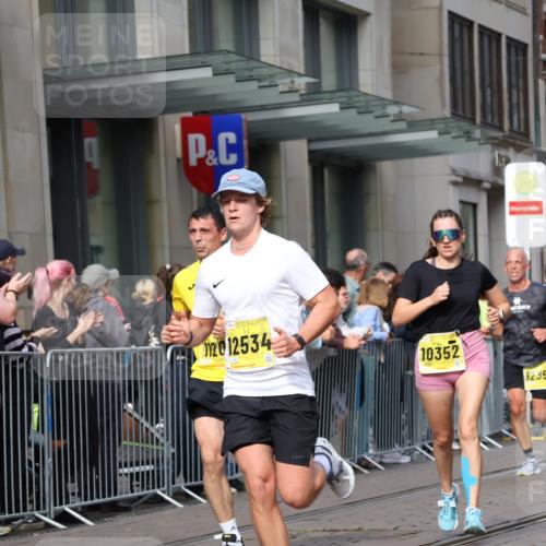 13.09.2026 - 21. swb-Marathon Bremen Strokosch-Dieckow http://msf.ph/oto/10290870 13.09.2026 10:45:24 Ziel 10352, 10464, 10536, 10541, 10583, 10987, 11015, 11063, 11088, 11209, 11279, 11559, 11749, 11762, 11845, 12033, 12069, 12087, 12290, 12355, 13532, 13595, 13628, 10096, 10143, 10214, 10318, 10398, 10866, 11020, 11232, 11396, 11478, 11695, 11835, 12054, 12475, 12534, 13591 meine-sportfotos.de