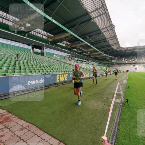 13.09.2026 - 21. swb-Marathon Bremen Michael Burmester http://msf.ph/oto/10290948 13.09.2026 10:21:53 Laufen im Stadion 10244, 10261, 10262, 10302, 10441, 10818, 10926, 10961, 11067, 11068, 11083, 11142, 11338, 11454, 11619, 11738, 11854, 11916, 11944, 11964, 12003, 12289, 12324, 12456, 12513, 12520, 12538, 12540, 13507, 13514, 13519, 13535, 13539, 13548, 13551, 13553, 13559, 13568, 13575, 13583, 13584, 13587, 13590, 13606, 13608, 13619, 13636, 13637, 13641, 10475, 11481, 11652, 12457, 12458, 13504, 13522, 13533, 13534, 13536, 13543, 13554, 13561, 13564, 13569 meine-sportfotos.de