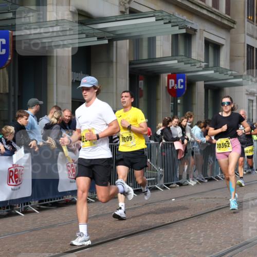 13.09.2026 - 21. swb-Marathon Bremen Strokosch-Dieckow http://msf.ph/oto/10290949 13.09.2026 10:45:25 Ziel 10352, 10436, 10464, 10536, 10541, 10583, 10987, 11015, 11063, 11088, 11209, 11279, 11559, 11749, 11762, 11845, 12033, 12069, 12087, 12290, 12355, 13532, 13595, 13628, 10096, 10143, 10214, 10318, 10352, 10398, 10536, 10866, 11020, 11088, 11232, 11396, 11478, 11695, 11835, 12054, 12475, 12534, 13591 meine-sportfotos.de