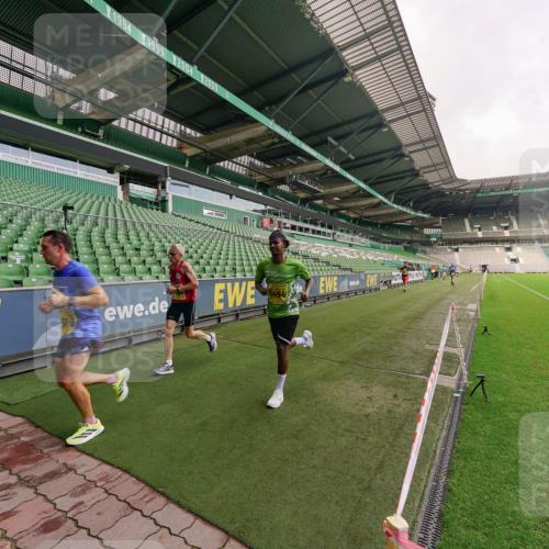13.09.2026 - 21. swb-Marathon Bremen Michael Burmester http://msf.ph/oto/10291133 13.09.2026 10:23:27 Laufen im Stadion 10235, 10302, 10341, 10441, 10520, 10575, 10592, 10618, 10782, 10926, 11042, 11127, 11143, 11198, 11201, 11227, 11338, 11373, 11426, 11454, 11628, 11713, 11721, 11779, 11895, 11903, 11944, 12003, 12053, 12144, 12209, 12246, 12339, 12370, 12395, 12404, 12468, 12469, 12477, 12538, 13507, 13513, 13519, 13520, 13535, 13539, 13553, 13556, 13559, 13563, 13566, 13580, 13584, 13586, 13587, 13616, 13641, 13642, 10261, 10366, 10475, 11481, 11652, 13530, 13534 meine-sportfotos.de
