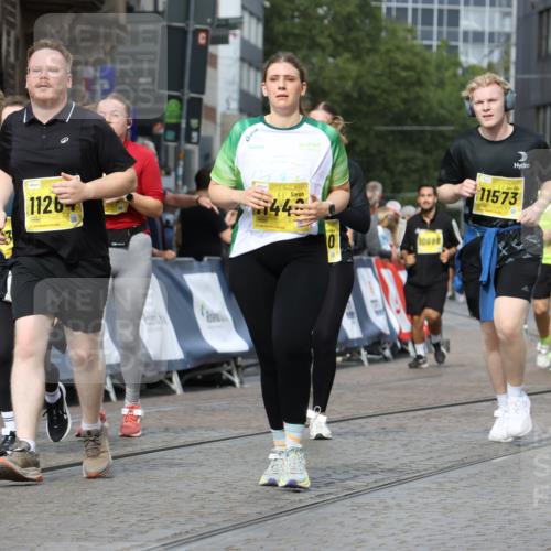 13.09.2026 - 21. swb-Marathon Bremen Strokosch-Dieckow http://msf.ph/oto/10291264 13.09.2026 11:16:22 Ziel 10474, 10665, 11081, 11139, 11217, 11549, 11613, 11768, 11940, 12046, 12151, 12306, 13508, 10242, 11274, 12102, 12158 meine-sportfotos.de
