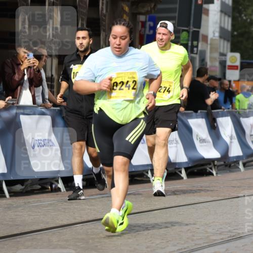 13.09.2026 - 21. swb-Marathon Bremen Strokosch-Dieckow http://msf.ph/oto/10291512 13.09.2026 11:16:30 Ziel 10665, 11026, 11081, 11139, 11181, 11200, 11264, 11385, 11448, 11573, 11613, 11768, 12151, 12306, 12539, 13508, 12102, 12158 meine-sportfotos.de