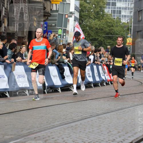 13.09.2026 - 21. swb-Marathon Bremen Strokosch-Dieckow http://msf.ph/oto/10291535 13.09.2026 10:46:02 Ziel 10464, 10541, 10583, 10987, 11015, 11063, 11279, 11559, 11762, 11845, 12033, 12069, 12087, 12290, 12355, 13532, 13595, 13628, 10447, 10992, 11706, 11925, 11926, 13529, 13609, 13640 meine-sportfotos.de