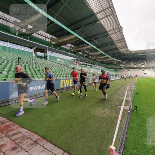 13.09.2026 - 21. swb-Marathon Bremen Michael Burmester http://msf.ph/oto/10291640 13.09.2026 10:26:10 Laufen im Stadion 10143, 10210, 10214, 10228, 10289, 10312, 10318, 10319, 10336, 10342, 10346, 10352, 10358, 10398, 10436, 10445, 10447, 10454, 10456, 10464, 10504, 10536, 10541, 10583, 10593, 10632, 10735, 10742, 10775, 10806, 10807, 10816, 10861, 10866, 10873, 10987, 10988, 10992, 11015, 11019, 11020, 11063, 11088, 11108, 11130, 11135, 11155, 11187, 11199, 11209, 11232, 11265, 11279, 11312, 11375, 11447, 11468, 11527, 11607, 11614, 11615, 11704, 11758, 11948, 12406 meine-sportfotos.de