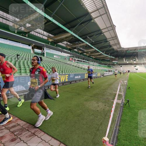 13.09.2026 - 21. swb-Marathon Bremen Michael Burmester http://msf.ph/oto/10291660 13.09.2026 10:26:11 Laufen im Stadion 10143, 10210, 10214, 10228, 10289, 10312, 10318, 10319, 10336, 10342, 10346, 10352, 10358, 10398, 10436, 10445, 10447, 10454, 10456, 10464, 10504, 10536, 10541, 10583, 10593, 10735, 10742, 10744, 10775, 10806, 10807, 10816, 10861, 10866, 10873, 10987, 10988, 10992, 11015, 11019, 11020, 11063, 11088, 11108, 11130, 11135, 11155, 11187, 11199, 11209, 11232, 11265, 11279, 11312, 11375, 11447, 11468, 11527, 11607, 11614, 11615, 11704, 11758, 11948, 12406 meine-sportfotos.de