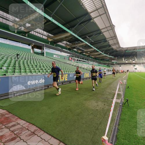 13.09.2026 - 21. swb-Marathon Bremen Michael Burmester http://msf.ph/oto/10291716 13.09.2026 10:26:28 Laufen im Stadion 10096, 10143, 10172, 10210, 10214, 10228, 10231, 10289, 10312, 10318, 10319, 10336, 10342, 10346, 10352, 10398, 10436, 10445, 10447, 10454, 10464, 10489, 10504, 10514, 10536, 10541, 10583, 10628, 10638, 10735, 10742, 10744, 10806, 10807, 10861, 10866, 10873, 10956, 10987, 10988, 10992, 11015, 11019, 11020, 11060, 11063, 11088, 11108, 11110, 11130, 11135, 11155, 11187, 11193, 11199, 11209, 11232, 11279, 11312, 11447, 11468, 11614, 11615, 11758 meine-sportfotos.de