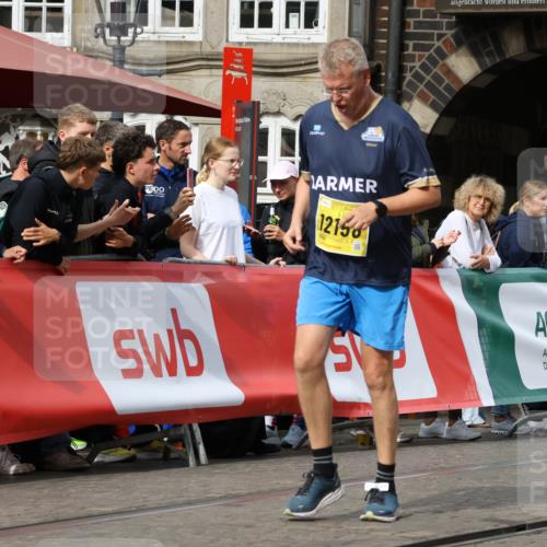 13.09.2026 - 21. swb-Marathon Bremen Strokosch-Dieckow http://msf.ph/oto/10291763 13.09.2026 11:16:44 Ziel 10242, 11026, 11181, 11200, 11264, 11274, 11385, 11448, 11573, 12057, 12102, 12539, 10679, 11456, 11867, 12089 meine-sportfotos.de