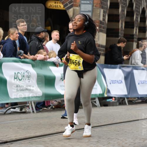 13.09.2026 - 21. swb-Marathon Bremen Strokosch-Dieckow http://msf.ph/oto/10291897 13.09.2026 11:16:59 Ziel 10679, 11274, 12102, 12158, 10295, 10335, 10999, 11355, 11461, 11495, 11653, 11672, 12101, 12287 meine-sportfotos.de