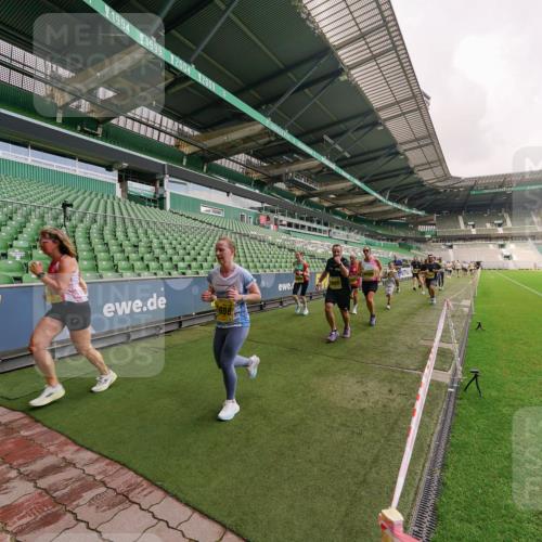 13.09.2026 - 21. swb-Marathon Bremen Michael Burmester http://msf.ph/oto/10291901 13.09.2026 10:27:05 Laufen im Stadion 10096, 10142, 10172, 10210, 10214, 10223, 10228, 10231, 10269, 10289, 10310, 10318, 10319, 10342, 10352, 10398, 10436, 10445, 10447, 10454, 10464, 10489, 10504, 10514, 10536, 10541, 10566, 10583, 10628, 10638, 10735, 10742, 10744, 10806, 10807, 10846, 10860, 10866, 10873, 10897, 10898, 10956, 10987, 10992, 11015, 11019, 11060, 11063, 11076, 11088, 11110, 11111, 11130, 11135, 11148, 11155, 11187, 11193, 11199, 11209, 11232, 11279 meine-sportfotos.de