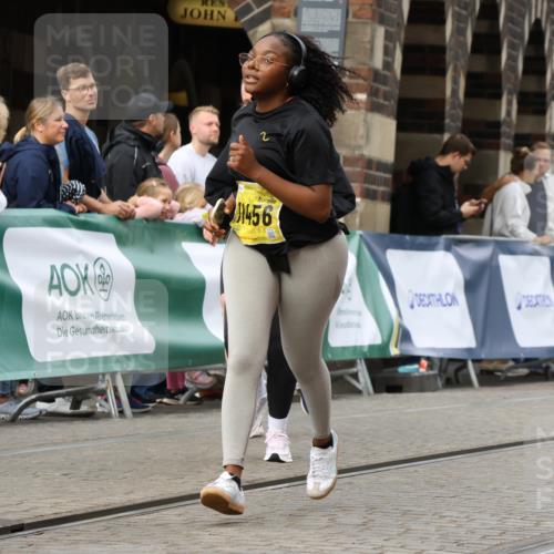 13.09.2026 - 21. swb-Marathon Bremen Strokosch-Dieckow http://msf.ph/oto/10291913 13.09.2026 11:16:59 Ziel 10679, 11274, 12102, 12158, 10295, 10335, 10999, 11355, 11461, 11495, 11653, 11672, 12101, 12287 meine-sportfotos.de