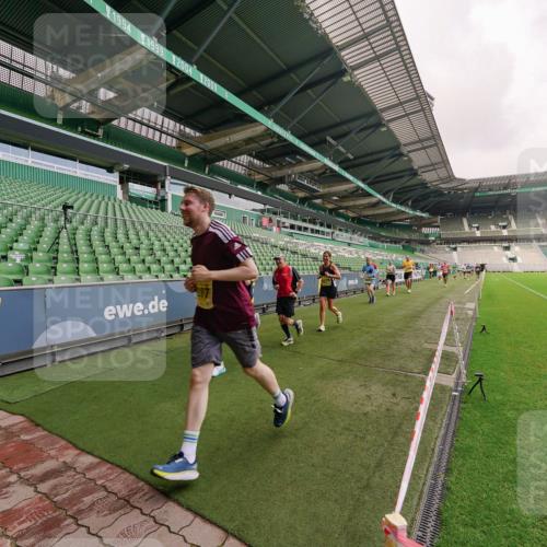 13.09.2026 - 21. swb-Marathon Bremen Michael Burmester http://msf.ph/oto/10292039 13.09.2026 10:27:23 Laufen im Stadion 10096, 10142, 10172, 10189, 10210, 10214, 10223, 10228, 10231, 10269, 10289, 10293, 10310, 10318, 10319, 10329, 10352, 10393, 10398, 10436, 10445, 10447, 10454, 10464, 10489, 10504, 10508, 10514, 10536, 10541, 10566, 10583, 10594, 10628, 10638, 10735, 10744, 10806, 10807, 10814, 10846, 10860, 10866, 10873, 10897, 10898, 10917, 10956, 10992, 11015, 11060, 11063, 11076, 11110, 11111, 11130, 11135, 11148, 11155, 11187, 11193, 11199, 11209, 11232, 11279 meine-sportfotos.de