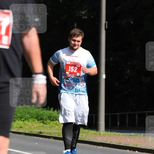 13.09.2026 - 21. swb-Marathon Bremen TobiasT http://msf.ph/oto/10292106 13.09.2026 12:44:47 Laufen 21, 152, 26, 42, 195, 10, 60 meine-sportfotos.de