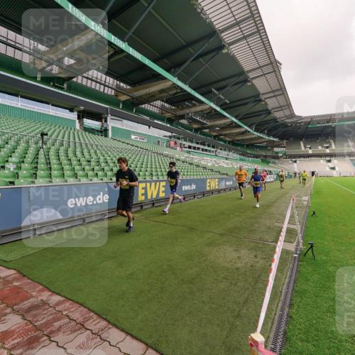 13.09.2026 - 21. swb-Marathon Bremen Michael Burmester http://msf.ph/oto/10292208 13.09.2026 10:27:49 Laufen im Stadion 10096, 10142, 10172, 10189, 10214, 10223, 10231, 10269, 10270, 10289, 10293, 10294, 10310, 10316, 10318, 10319, 10329, 10352, 10393, 10436, 10445, 10464, 10489, 10504, 10508, 10514, 10536, 10538, 10541, 10544, 10566, 10583, 10594, 10628, 10638, 10655, 10709, 10744, 10770, 10807, 10814, 10846, 10860, 10873, 10897, 10898, 10917, 10956, 10992, 10993, 11058, 11060, 11063, 11076, 11087, 11092, 11110, 11111, 11130, 11135, 11148, 11170, 11193, 11279 meine-sportfotos.de