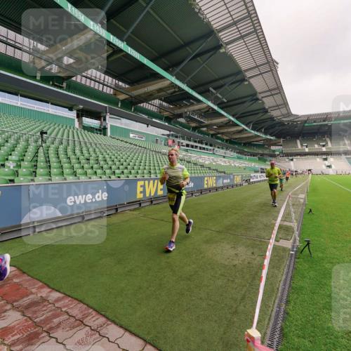 13.09.2026 - 21. swb-Marathon Bremen Michael Burmester http://msf.ph/oto/10292242 13.09.2026 10:27:55 Laufen im Stadion 10096, 10142, 10172, 10189, 10223, 10231, 10269, 10270, 10289, 10293, 10294, 10310, 10316, 10318, 10319, 10329, 10393, 10436, 10464, 10489, 10504, 10508, 10514, 10538, 10541, 10544, 10566, 10583, 10594, 10628, 10638, 10655, 10709, 10744, 10770, 10807, 10814, 10835, 10846, 10860, 10873, 10897, 10898, 10917, 10956, 10992, 10993, 11005, 11035, 11058, 11060, 11063, 11076, 11087, 11092, 11110, 11111, 11130, 11135, 11148, 11170, 11193, 11279 meine-sportfotos.de