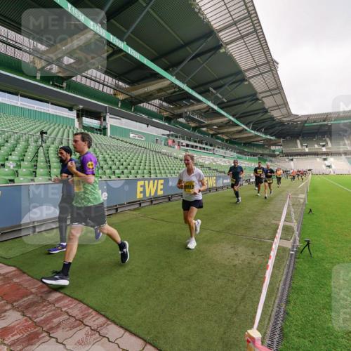13.09.2026 - 21. swb-Marathon Bremen Michael Burmester http://msf.ph/oto/10292362 13.09.2026 10:28:30 Laufen im Stadion 10142, 10170, 10183, 10189, 10200, 10223, 10267, 10269, 10270, 10293, 10294, 10310, 10316, 10329, 10348, 10393, 10421, 10426, 10489, 10508, 10525, 10538, 10544, 10566, 10594, 10655, 10709, 10739, 10763, 10770, 10814, 10835, 10840, 10846, 10860, 10876, 10897, 10898, 10910, 10917, 10923, 10993, 11005, 11007, 11018, 11035, 11058, 11060, 11076, 11087, 11092, 11110, 11111, 11148, 11170 meine-sportfotos.de