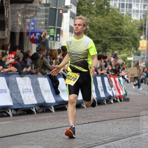 13.09.2026 - 21. swb-Marathon Bremen Strokosch-Dieckow http://msf.ph/oto/10292378 13.09.2026 10:46:31 Ziel 10447, 10992, 11706, 11925, 11926, 11956, 13529, 13609, 13612, 13640, 10590, 11155, 12035, 13511 meine-sportfotos.de