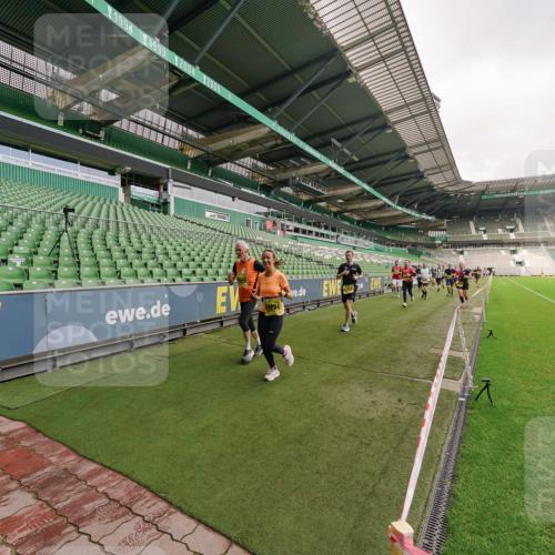 13.09.2026 - 21. swb-Marathon Bremen Michael Burmester http://msf.ph/oto/10292399 13.09.2026 10:28:36 Laufen im Stadion 10142, 10170, 10183, 10189, 10200, 10223, 10267, 10269, 10270, 10293, 10294, 10310, 10316, 10329, 10348, 10381, 10393, 10421, 10426, 10489, 10508, 10525, 10537, 10538, 10544, 10566, 10594, 10655, 10709, 10739, 10763, 10770, 10814, 10835, 10840, 10846, 10860, 10876, 10897, 10898, 10910, 10917, 10923, 10966, 10993, 11005, 11007, 11018, 11035, 11058, 11060, 11076, 11087, 11092, 11110, 11111, 11148, 11170 meine-sportfotos.de