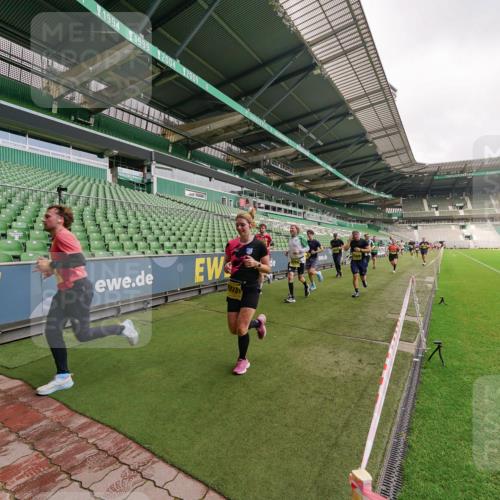 13.09.2026 - 21. swb-Marathon Bremen Michael Burmester http://msf.ph/oto/10292425 13.09.2026 10:28:40 Laufen im Stadion 10142, 10170, 10183, 10189, 10200, 10223, 10267, 10269, 10270, 10293, 10294, 10310, 10316, 10329, 10348, 10381, 10393, 10421, 10426, 10508, 10525, 10537, 10538, 10544, 10566, 10594, 10655, 10709, 10739, 10763, 10770, 10814, 10835, 10840, 10846, 10860, 10876, 10897, 10898, 10910, 10917, 10923, 10966, 10993, 11005, 11007, 11018, 11035, 11058, 11076, 11087, 11092, 11109, 11111, 11148, 11170 meine-sportfotos.de