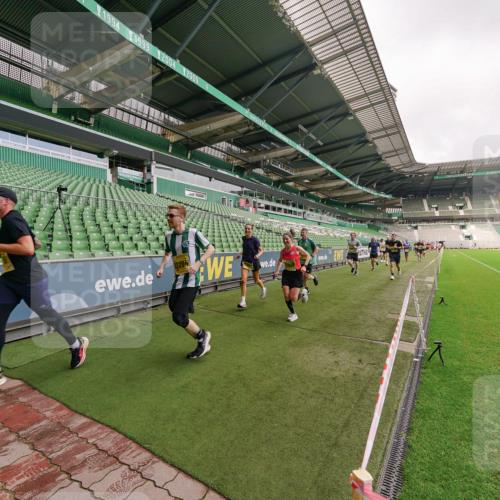 13.09.2026 - 21. swb-Marathon Bremen Michael Burmester http://msf.ph/oto/10292456 13.09.2026 10:28:43 Laufen im Stadion 10142, 10170, 10183, 10189, 10200, 10223, 10267, 10269, 10270, 10293, 10294, 10310, 10316, 10329, 10334, 10348, 10381, 10393, 10421, 10426, 10508, 10525, 10537, 10538, 10544, 10566, 10594, 10655, 10709, 10739, 10763, 10770, 10814, 10835, 10840, 10846, 10860, 10876, 10897, 10898, 10910, 10917, 10923, 10966, 10993, 11005, 11007, 11018, 11035, 11058, 11076, 11087, 11092, 11109, 11111, 11148, 11170 meine-sportfotos.de