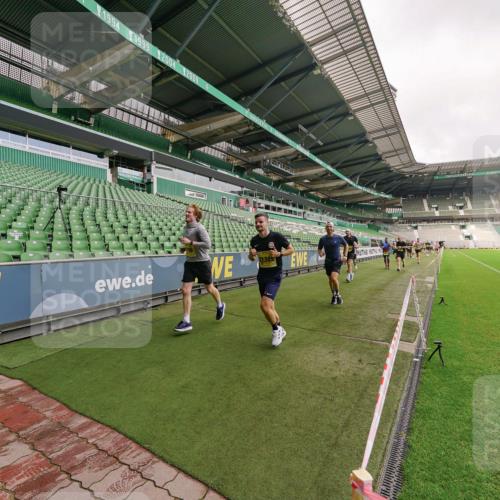 13.09.2026 - 21. swb-Marathon Bremen Michael Burmester http://msf.ph/oto/10292478 13.09.2026 10:28:46 Laufen im Stadion 10142, 10170, 10183, 10189, 10200, 10223, 10267, 10270, 10293, 10294, 10316, 10329, 10334, 10348, 10381, 10393, 10421, 10426, 10508, 10525, 10537, 10538, 10544, 10594, 10655, 10709, 10739, 10763, 10770, 10814, 10835, 10840, 10846, 10860, 10876, 10910, 10917, 10923, 10966, 10993, 11005, 11007, 11018, 11035, 11058, 11076, 11087, 11092, 11109, 11111, 11148, 11170 meine-sportfotos.de