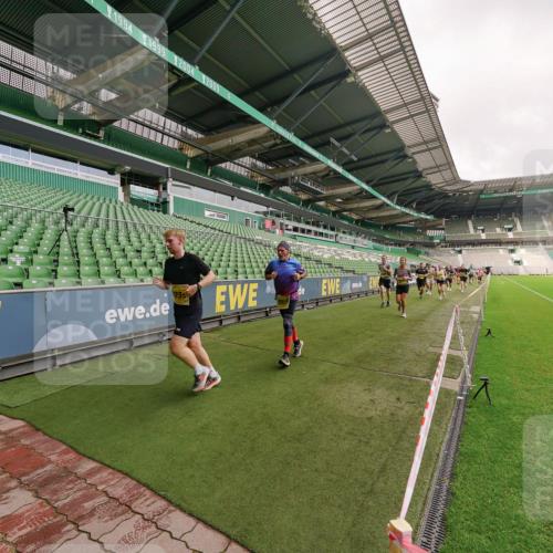 13.09.2026 - 21. swb-Marathon Bremen Michael Burmester http://msf.ph/oto/10292513 13.09.2026 10:28:51 Laufen im Stadion 10162, 10170, 10183, 10189, 10200, 10218, 10223, 10253, 10267, 10270, 10293, 10294, 10316, 10329, 10334, 10348, 10381, 10393, 10421, 10426, 10508, 10525, 10537, 10538, 10544, 10594, 10655, 10709, 10739, 10763, 10770, 10814, 10825, 10835, 10840, 10846, 10860, 10876, 10910, 10917, 10923, 10966, 10993, 11005, 11007, 11018, 11035, 11058, 11076, 11087, 11092, 11109, 11111, 11148, 11170 meine-sportfotos.de