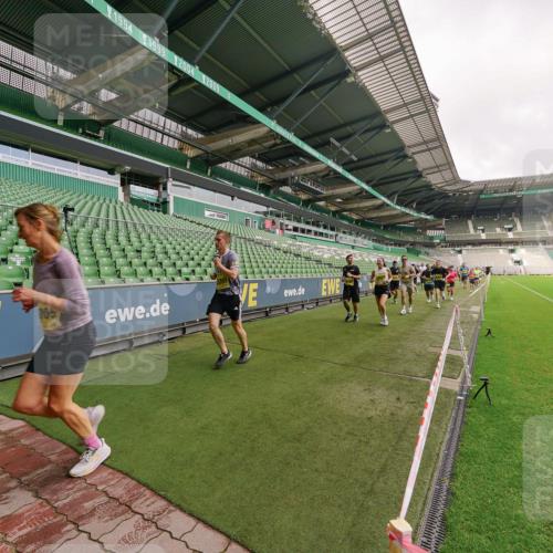 13.09.2026 - 21. swb-Marathon Bremen Michael Burmester http://msf.ph/oto/10292532 13.09.2026 10:28:54 Laufen im Stadion 10162, 10170, 10183, 10189, 10200, 10218, 10223, 10253, 10267, 10270, 10293, 10294, 10316, 10329, 10334, 10348, 10381, 10393, 10421, 10426, 10508, 10525, 10537, 10538, 10544, 10594, 10655, 10709, 10739, 10763, 10770, 10814, 10825, 10835, 10840, 10846, 10860, 10876, 10910, 10917, 10923, 10966, 10993, 11005, 11007, 11018, 11035, 11058, 11076, 11087, 11092, 11109, 11111, 11170 meine-sportfotos.de