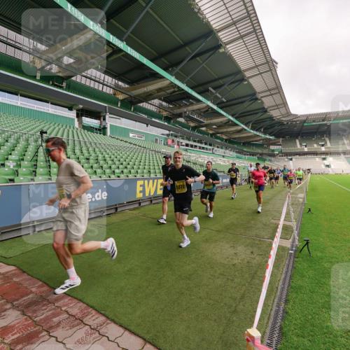 13.09.2026 - 21. swb-Marathon Bremen Michael Burmester http://msf.ph/oto/10292545 13.09.2026 10:28:57 Laufen im Stadion 10162, 10170, 10183, 10189, 10200, 10218, 10223, 10253, 10267, 10270, 10293, 10294, 10316, 10329, 10334, 10348, 10381, 10393, 10421, 10426, 10508, 10525, 10537, 10538, 10544, 10594, 10655, 10709, 10739, 10763, 10770, 10814, 10825, 10835, 10840, 10846, 10860, 10876, 10910, 10917, 10923, 10966, 10993, 11005, 11007, 11018, 11035, 11058, 11076, 11087, 11092, 11109, 11111, 11170 meine-sportfotos.de