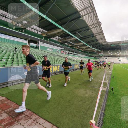 13.09.2026 - 21. swb-Marathon Bremen Michael Burmester http://msf.ph/oto/10292556 13.09.2026 10:28:58 Laufen im Stadion 10162, 10170, 10183, 10189, 10200, 10218, 10223, 10253, 10267, 10270, 10293, 10294, 10316, 10329, 10334, 10348, 10381, 10393, 10421, 10426, 10508, 10525, 10537, 10538, 10544, 10594, 10655, 10709, 10739, 10763, 10770, 10814, 10825, 10835, 10840, 10846, 10860, 10876, 10910, 10917, 10923, 10966, 10993, 11005, 11007, 11018, 11035, 11058, 11076, 11087, 11092, 11109, 11111, 11170 meine-sportfotos.de