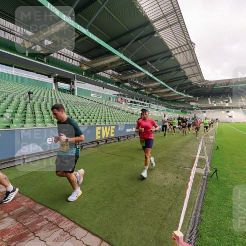 13.09.2026 - 21. swb-Marathon Bremen Michael Burmester http://msf.ph/oto/10292564 13.09.2026 10:28:58 Laufen im Stadion 10162, 10170, 10183, 10189, 10200, 10218, 10223, 10253, 10267, 10270, 10293, 10294, 10316, 10329, 10334, 10348, 10381, 10393, 10421, 10426, 10508, 10525, 10537, 10538, 10544, 10594, 10655, 10709, 10739, 10763, 10770, 10814, 10825, 10835, 10840, 10846, 10860, 10876, 10910, 10917, 10923, 10966, 10993, 11005, 11007, 11018, 11035, 11058, 11076, 11087, 11092, 11109, 11111, 11170 meine-sportfotos.de