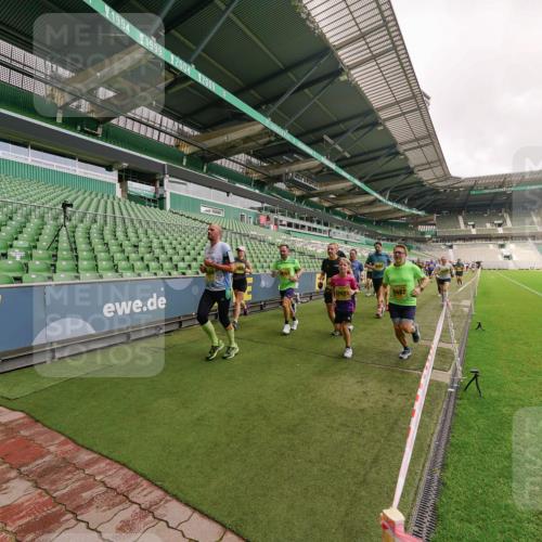 13.09.2026 - 21. swb-Marathon Bremen Michael Burmester http://msf.ph/oto/10292580 13.09.2026 10:29:01 Laufen im Stadion 10162, 10170, 10183, 10189, 10200, 10218, 10223, 10253, 10267, 10270, 10293, 10294, 10316, 10329, 10334, 10348, 10381, 10393, 10421, 10426, 10467, 10508, 10525, 10537, 10538, 10544, 10585, 10594, 10655, 10709, 10734, 10739, 10761, 10763, 10770, 10814, 10825, 10835, 10840, 10846, 10860, 10876, 10910, 10917, 10923, 10966, 10993, 11005, 11007, 11018, 11035, 11058, 11076, 11087, 11092, 11109, 11111, 11170 meine-sportfotos.de
